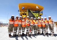 Primer camión 980e-5se de Komatsu es armado por técnicas mujeres en el Perú