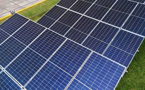 Energías limpias permiten reducir hasta 43% de CO₂ y 50% de óxidos nitrosos