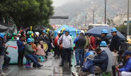 Gobierno dice que evalúa desbloquear “de manera pacífica” carreteras tomadas por mineros informales