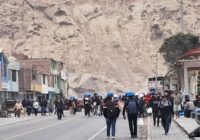 Arequipa: protesta de mineros informales mantiene cerrada la Panamericana Sur en Ocoña