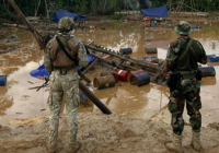Golpe a la minería ilegal: Ejército destruye infraestructura en Madre de Dios