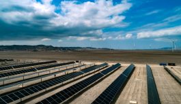GENERACIÓN SOLAR Y EÓLICA SE COMBINAN PARA IMPULSAR NUEVOS PROYECTOS EN EL PERÚ GENERACIÓN SOLAR Y EÓLICA SE COMBINAN PARA IMPULSAR NUEVOS PROYECTOS EN EL PERÚ